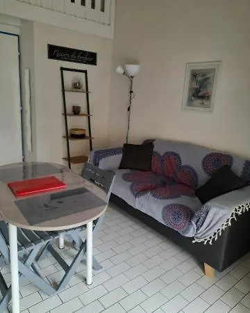 Agreable Dans La Marina Avec Piscine 생시프리앙