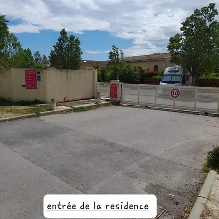 Agreable Dans La Marina Avec Piscine *
