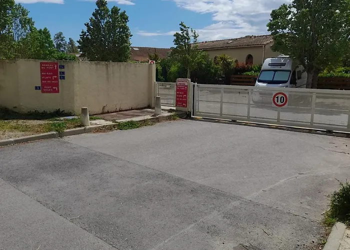Agreable Dans La Marina Avec Piscine *