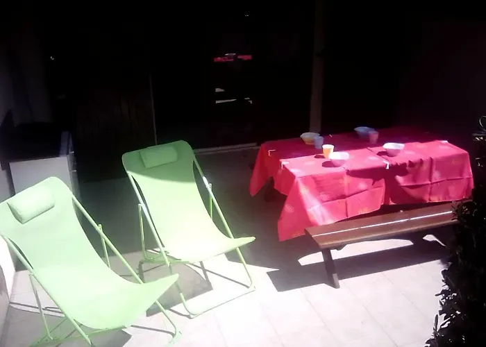 Agreable Dans La Marina Avec Piscine *